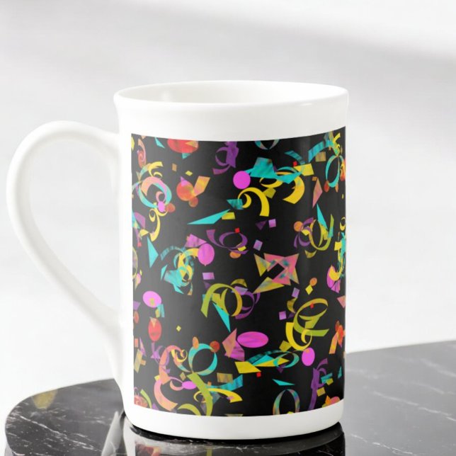 Farbenfrohe Confetti Toss Hintergrund über schwarz Prozellantasse (colorful confetti on black bone china mug)