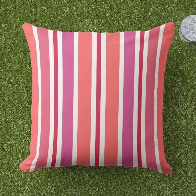 Farbenfrohe Coral Pink und Red Summer Stripes Must Kissen (Gras)