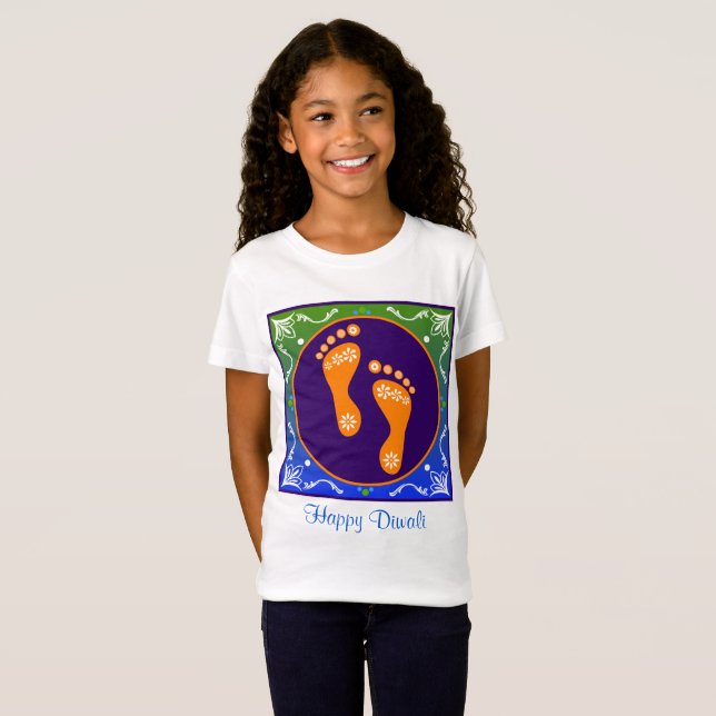 Farbenfrohe Diwali Rangoli mit Footprint T-Shirt (Vorne ganz)