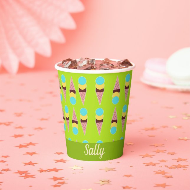 Farbenfrohe Eiscreme auf Grün Pappbecher (Insitu)