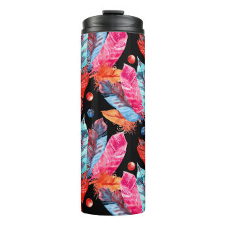 Farbenfrohe Federn, boho, nahtlos, lebendig. Thermosbecher