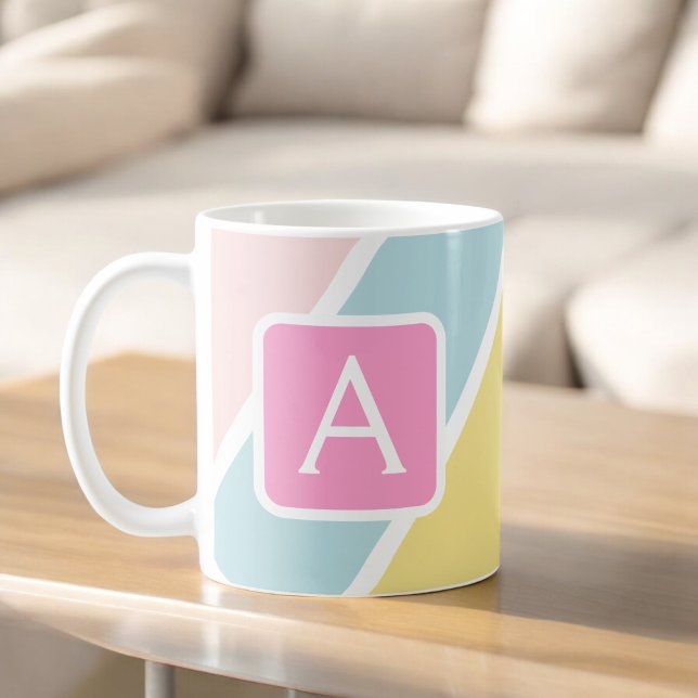 Farbenfrohe feminine Streifen Monogramm farbig Kaffeetasse (Von Creator hochgeladen)