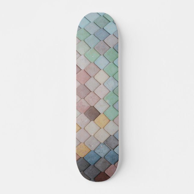Farbenfrohe Fliesen Muster Skateboard (Vorne)