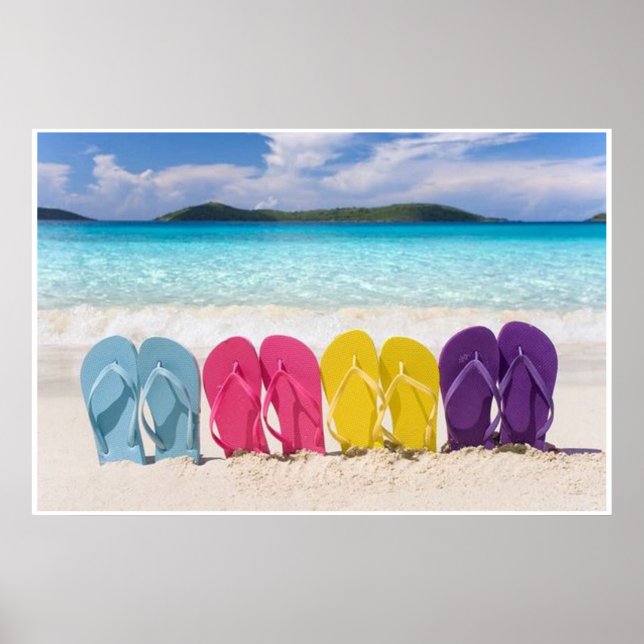 Farbenfrohe Flip Flops im Sand Poster (Vorne)