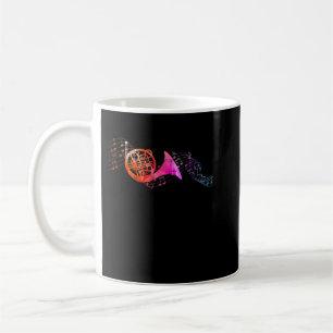 Farbenfrohe französische Horn auf dem Musikblatt f Kaffeetasse