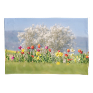 Farbenfrohe Frühlingsblumen mit Tulips und Düfte Kissenbezug