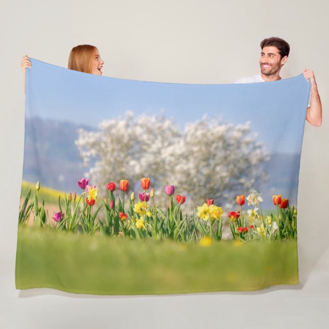 Farbenfrohe Frühlingsblumen mit Tulpen und Affodie Fleecedecke (Beispiel)