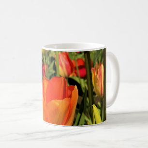 Farbenfrohe Frühlingshuppen Kaffeetasse
