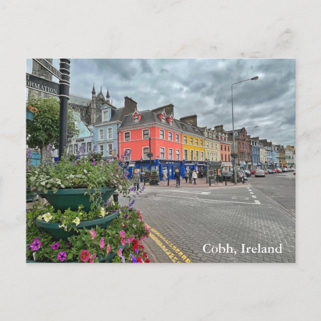 Farbenfrohe Gebäude entlang der Main Street Cobh,  Postkarte (Vorderseite)