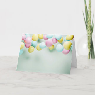 Farbenfrohe Geburtstagsballonfeier. Einladung