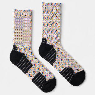 Farbenfrohe gemusterte Socken mit geometrischen De