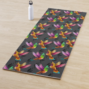 Farbenfrohe, gezapfte Hummingvögel im Flug Yogamatte