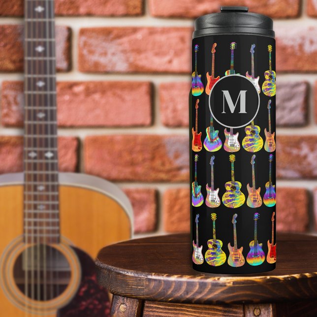 Farbenfrohe Gitarrenmuster auf schwarzen Monogramm Thermosbecher (Funky guitar pattern on black personalized monogram colorful psychedelic pop art for guitarists )