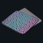 Farbenfrohe Glitzer- und Schwarz-Geometrie-Muster Laptopschutzhülle<br><div class="desc">Elegantes,  modernes geometrisches Muster über dem Glitzer in blau rosa und lila.</div>