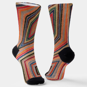 Farbenfrohe Häkelquadrate drucken Socken