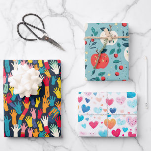 Farbenfrohe Handabdrücke Apfel-Herzen Schule Thema Geschenkpapier Set