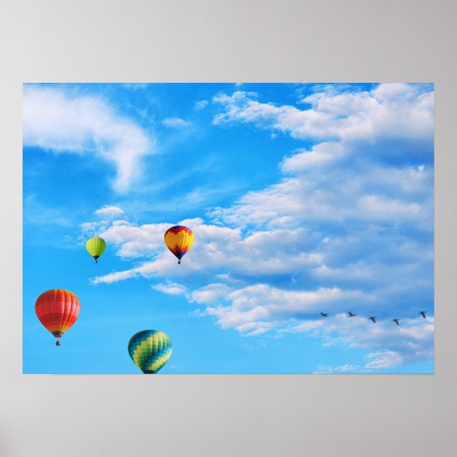Farbenfrohe Heißluftballons im Himmel Poster (Vorne)