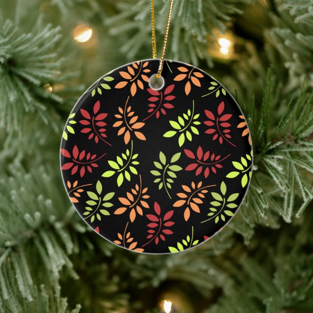 Farbenfrohe Herbstblätter in warmen Tönen Keramik  Ornament (Baum)