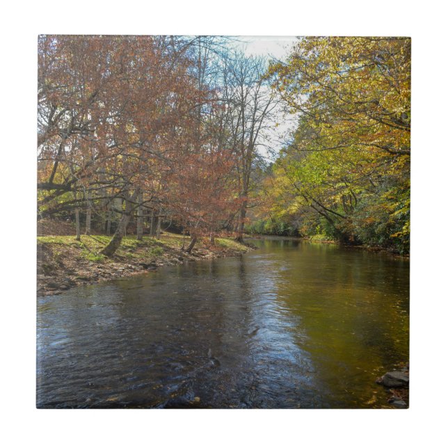 Farbenfrohe Herbstreflektionen über die Herbstströ Fliese (Vorderseite)