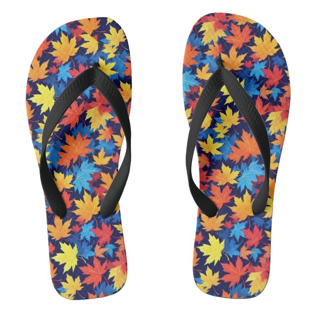 Farbenfrohe Herbstüberreste im dunkelblauen Hinter Flip Flops (Fußbett)