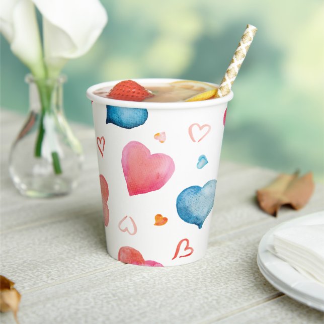 Farbenfrohe Herzen Pappbecher (In Situ)