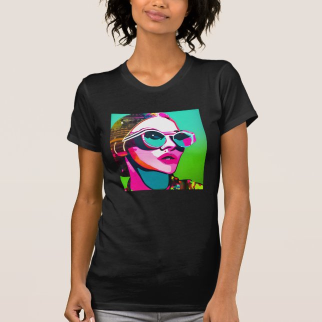 Farbenfrohe Hipster Lady in Sonnenbrille und Messy T-Shirt (Vorderseite)