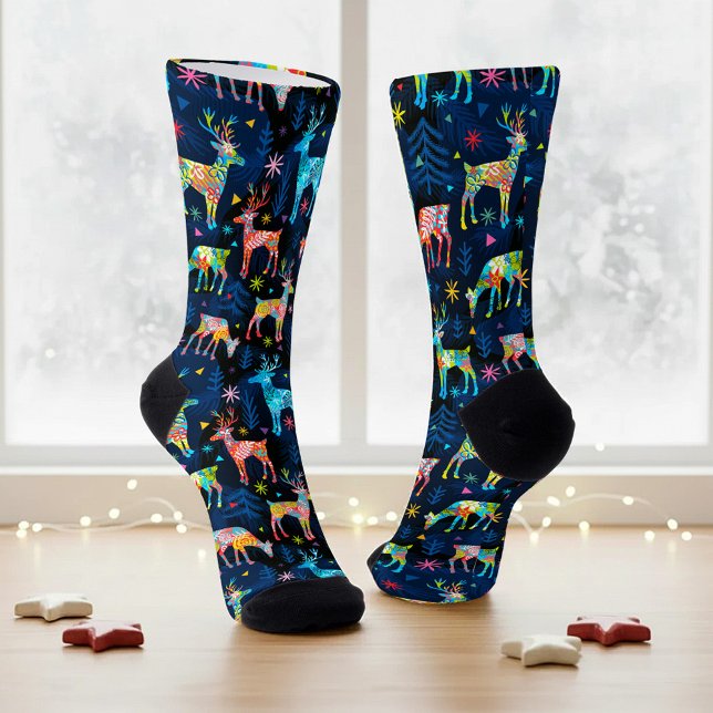 Farbenfrohe HirschChrismas Bäume Snowflakes Socken (Von Creator hochgeladen)