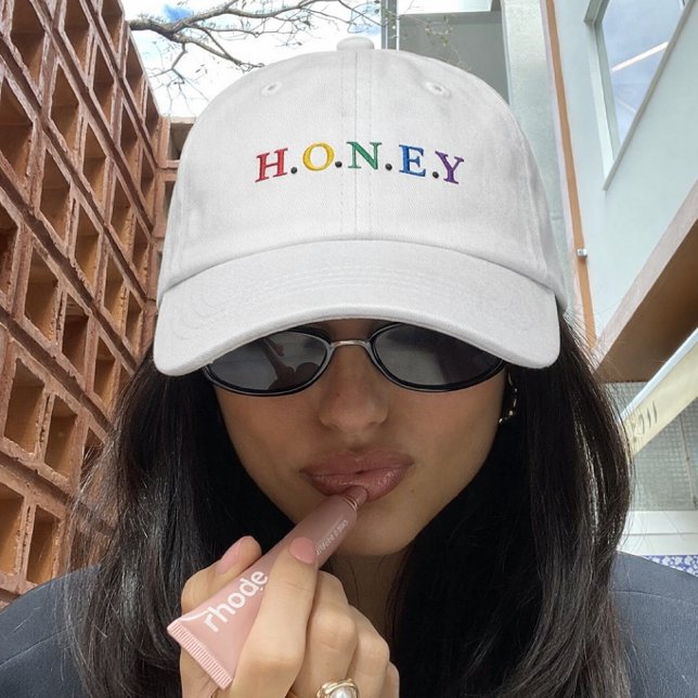 Farbenfrohe HONEY bestickte Baseballkappe (Von Creator hochgeladen)