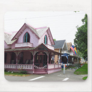 Farbenfrohe Hütten mit Fahnen - Martha's Vineyard Mousepad