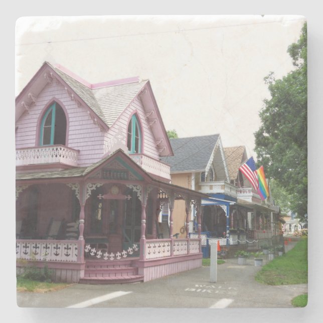 Farbenfrohe Hütten mit Fahnen - Martha's Vineyard Steinuntersetzer (Vorderseite)