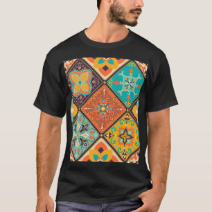 Farbenfrohe islamisch inspirierte Patchwork-Kachel T-Shirt