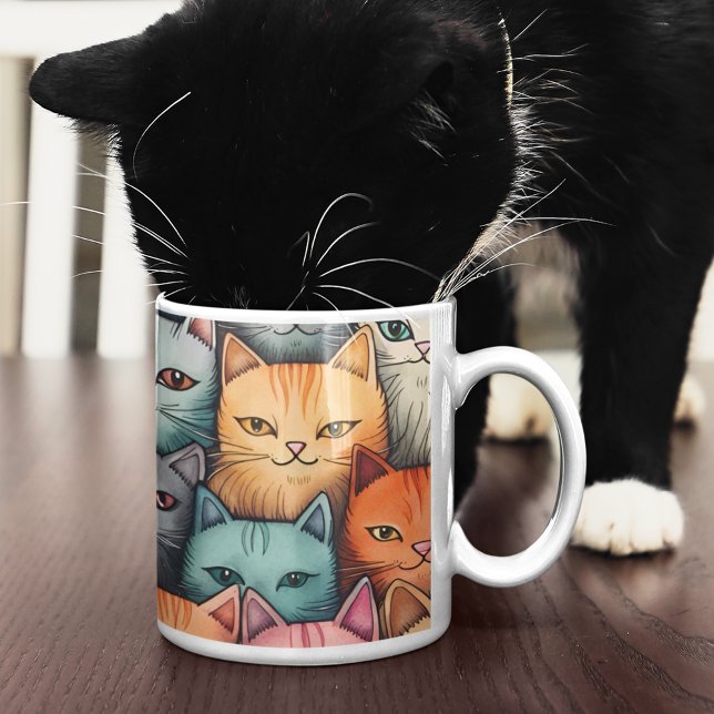 Farbenfrohe Katzen Whimsical Doodle Kaffeetasse (Having a drink with friends.)