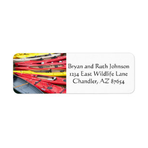 Farbenfrohe Kayaks