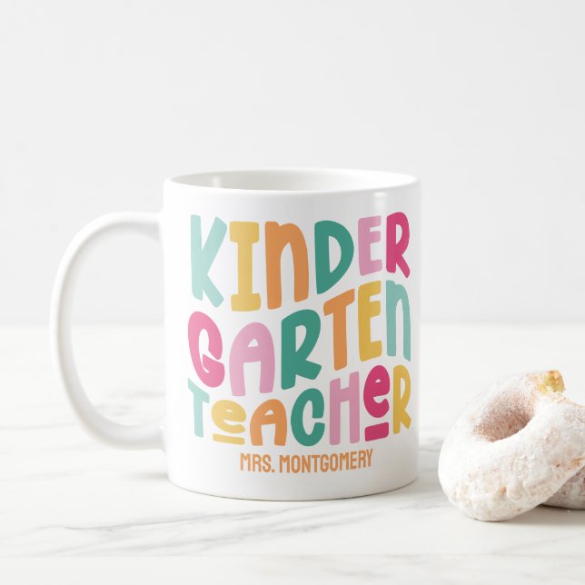 Farbenfrohe Kindergartenlehrerin Kaffeetasse (Mit Donut)