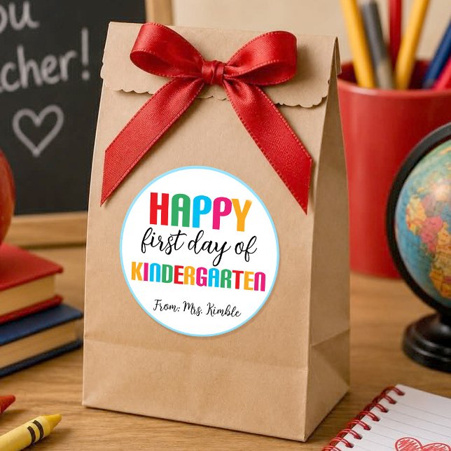 Farbenfrohe Kindergartenstickerin Runder Aufkleber (Von Creator hochgeladen)