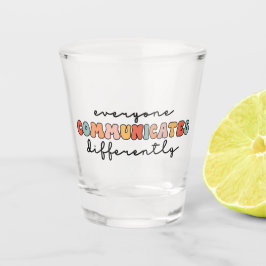 Farbenfrohe Kommunikation Schnapsglas