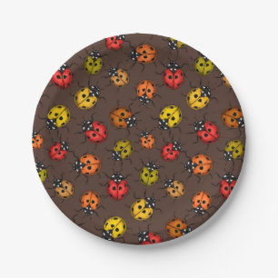 Farbenfrohe Ladybugs auf braun Pappteller