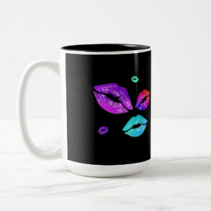Farbenfrohe Lippen mit Liebe & Kisses Zweifarbige Tasse