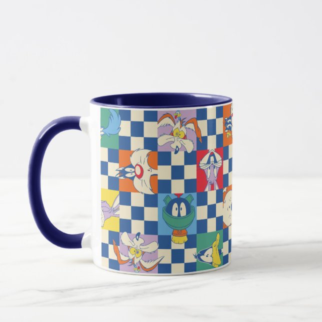 Farbenfrohe LOONEY TUNES™ Schachbrett Toss Pattern Tasse (Links)