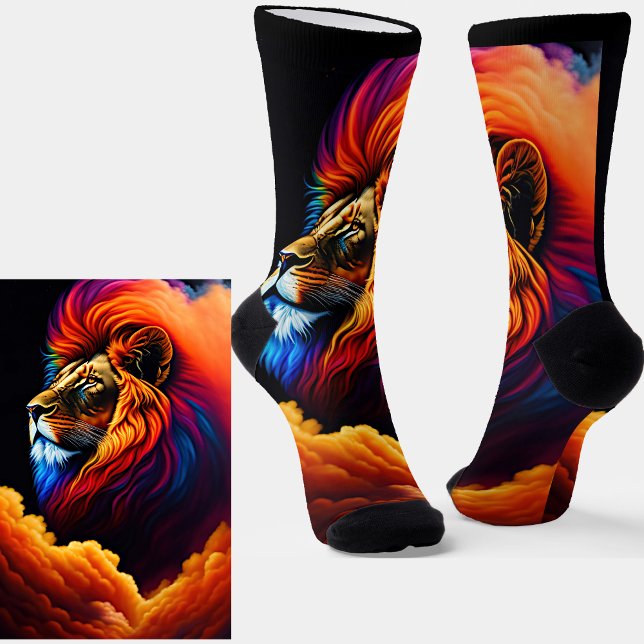 Farbenfrohe Löwe mit Cloud Smoke Mane auf schwarz Socken (Von Creator hochgeladen)