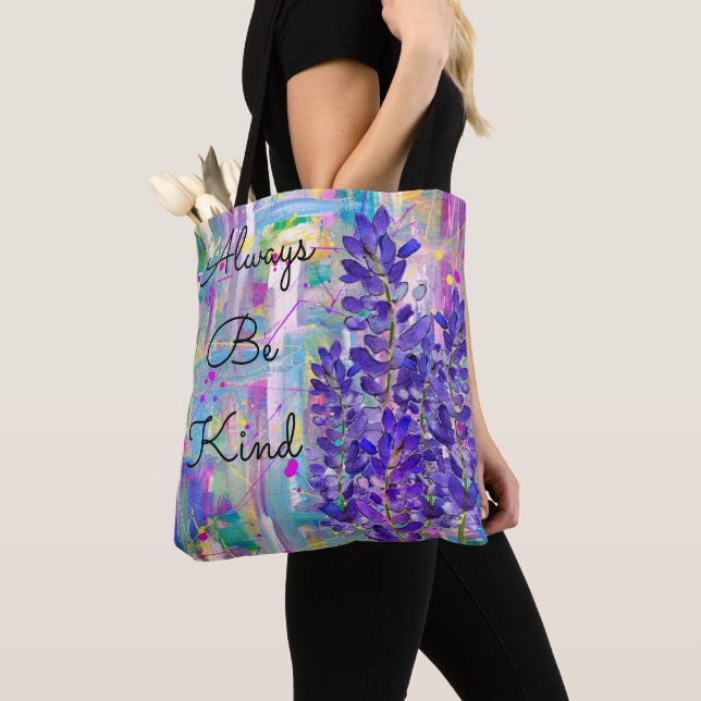 Farbenfrohe Lupine-Blume mit Words Tote Bag (Von Nahem)