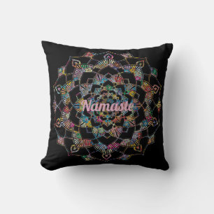Farbenfrohe Mandala Namaste Black Throw Kissen