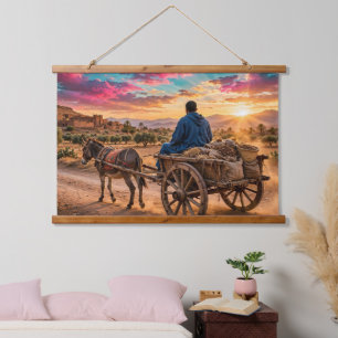Farbenfrohe marokkanische Landschaft bei Sonnenunt Wandteppich Mit Holzrahmen