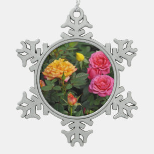 Farbenfrohe Miniatur-Rose Schneeflocken Zinn-Ornament