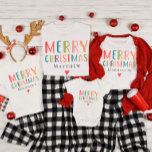 Farbenfrohe Niedliche Weihnachtslieder T-Shirt<br><div class="desc">Dieses niedliche und unterhaltsame Weihnachtsjunges Shirt bietet Ihnen einen Ort,  um einen Namen hinzuzufügen,  mit "Frohe Weihnachten" in farbenfroher,  leuchtender Typografie. Erhältlich in allen Größen,  damit das passende Design für Ihre Familienweihnachtsgeburten Shirts ist.</div>