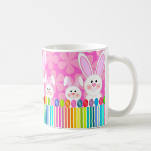 Farbenfrohe Osterhase und Tasse der Eier