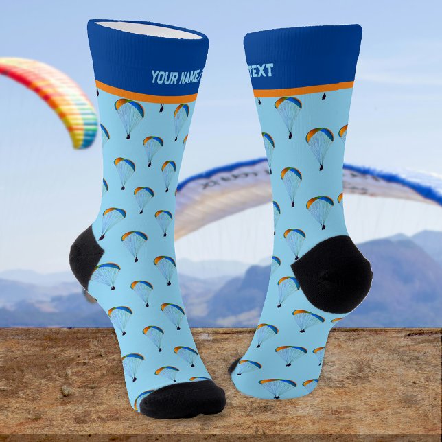 Farbenfrohe Paraglider-Muster mit eigenem Namen Socken (Von Creator hochgeladen)