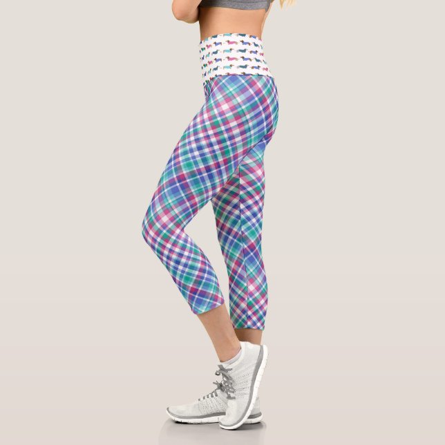 Farbenfrohe Pastelle Kariert mit Dackel Waste Capri Leggings (Links)