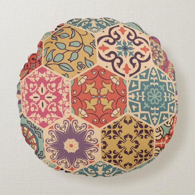 Farbenfrohe Patchwork-Fliesen Rundes Kissen (Vorderseite)