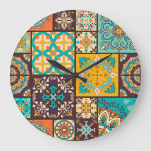 Farbenfrohe Patchwork-islamische Fliese nahtlos Große Wanduhr
